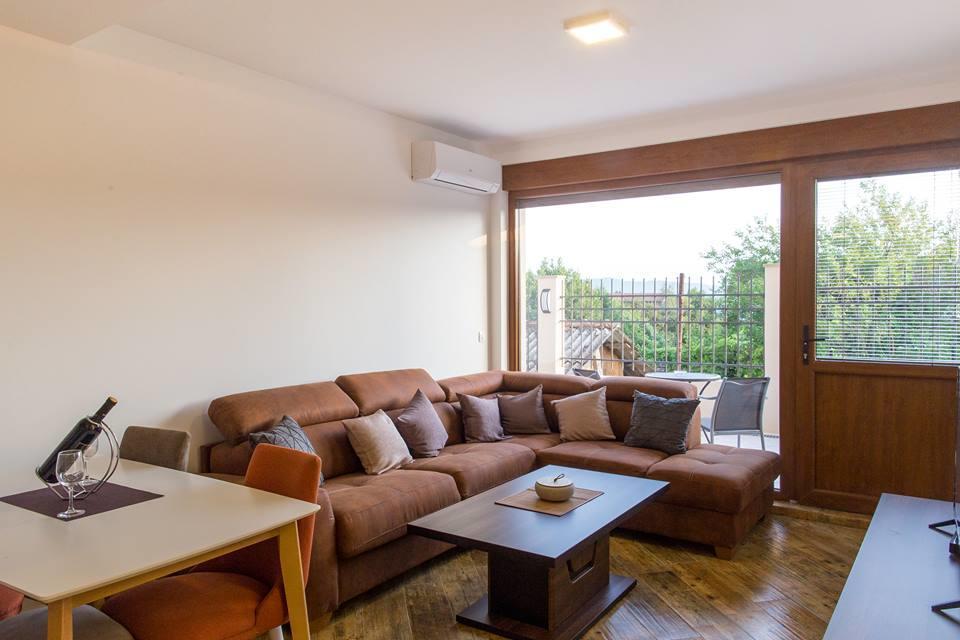Porto Apartmani Teodo Esterno foto
