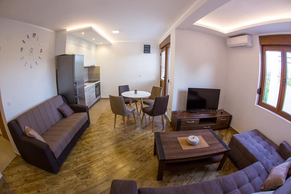 Porto Apartmani Teodo Esterno foto