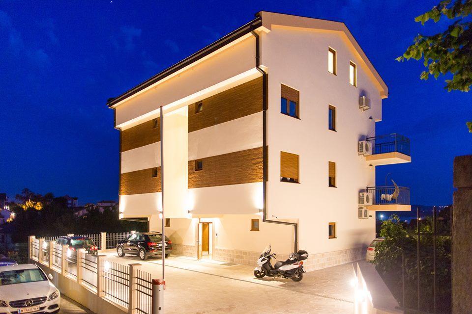 Porto Apartmani Teodo Esterno foto