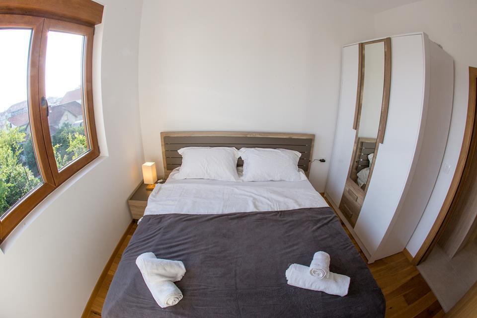 Porto Apartmani Teodo Esterno foto