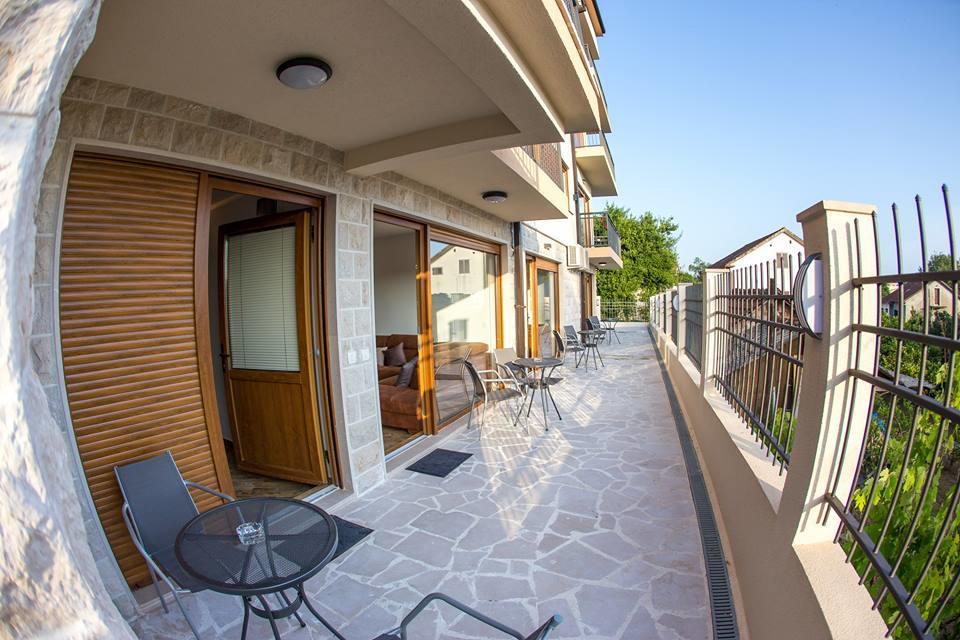 Porto Apartmani Teodo Esterno foto